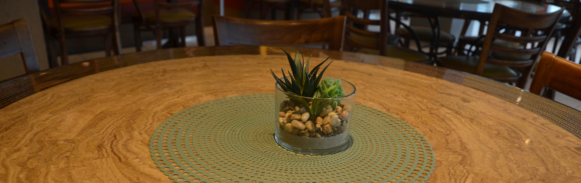 Neem plaats aan onze tafel