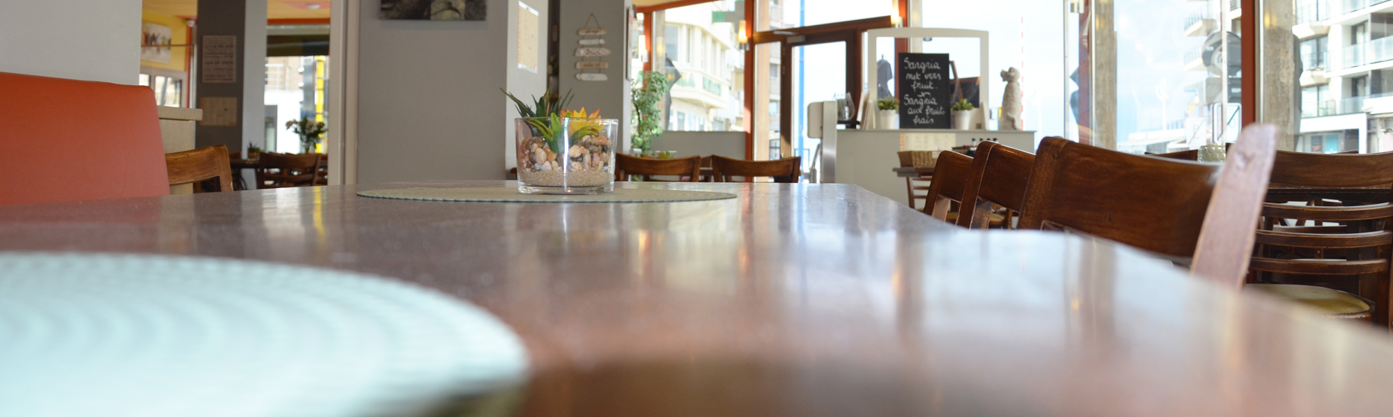 Zicht vanaf de bovenkant van een tafel